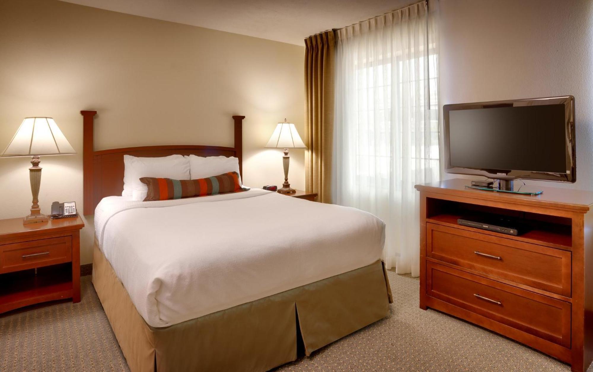 Staybridge Suites Omaha 80Th And Dodge By Ihg Екстер'єр фото